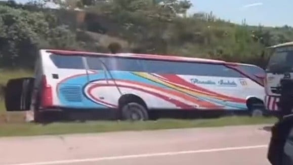 Detik-detik Kecelakaan Maut Tol Semarang-Batang, Sopir Bus Rosalia Indah Alami&nbsp;Microsleep