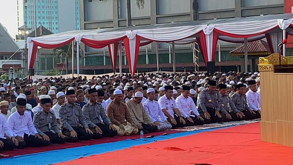 Ribuan Napi Lapas Narkotika Jakarta Ikuti Salat Idulfitri Bersama Pejabat Kemenkumham