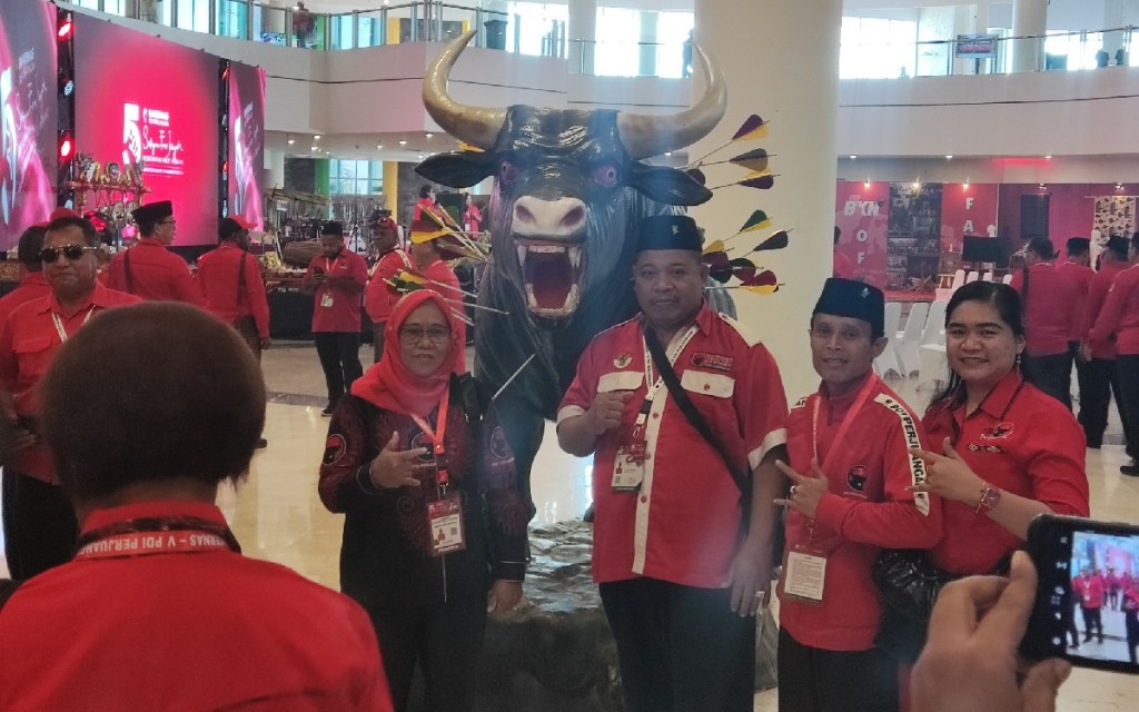 Patung Banteng Tertancap Anak Panah di Lokasi Rakernas V PDIP Menarik Perhatian