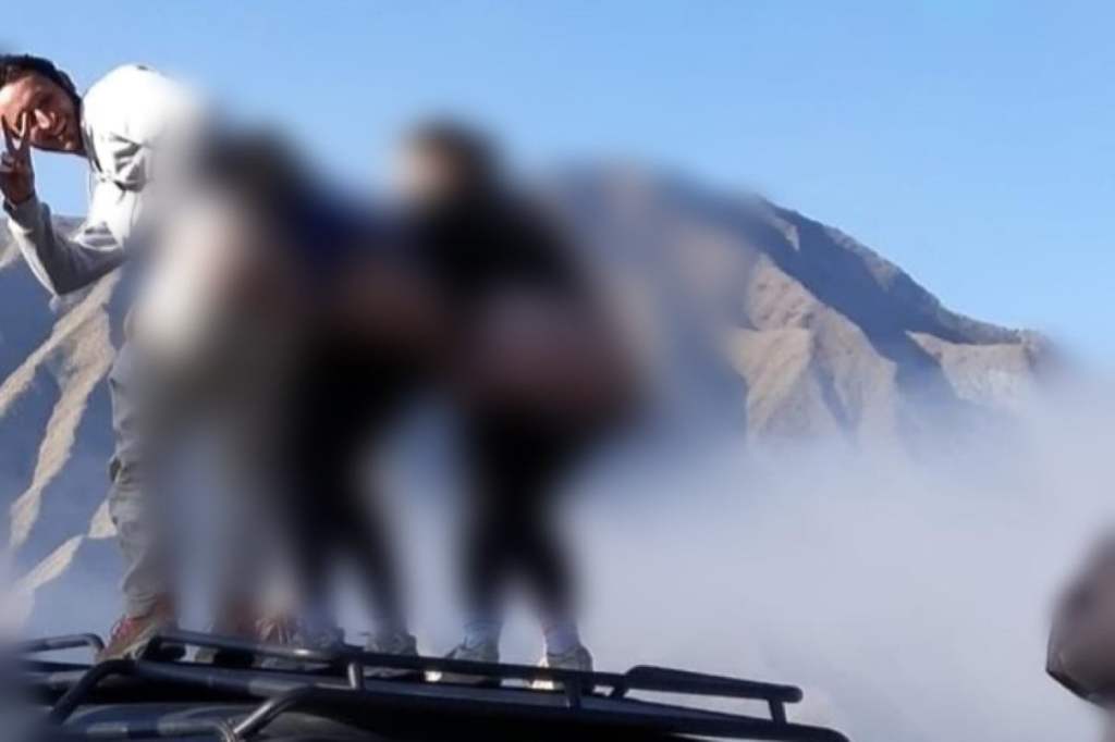 Masyarakat Bromo Tengger Semeru Dibuat Geram 3 Turis Asing Foto Pose Tunjukkan&nbsp;Pantat